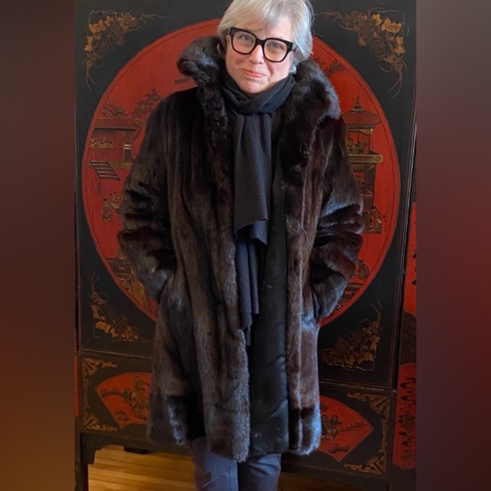 Gorgeous Dark Brown Mink Coat